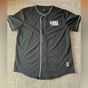 NBA MEN’S BASEBALL JERSEY: S: MEDIUM C: BLACK/WHITE